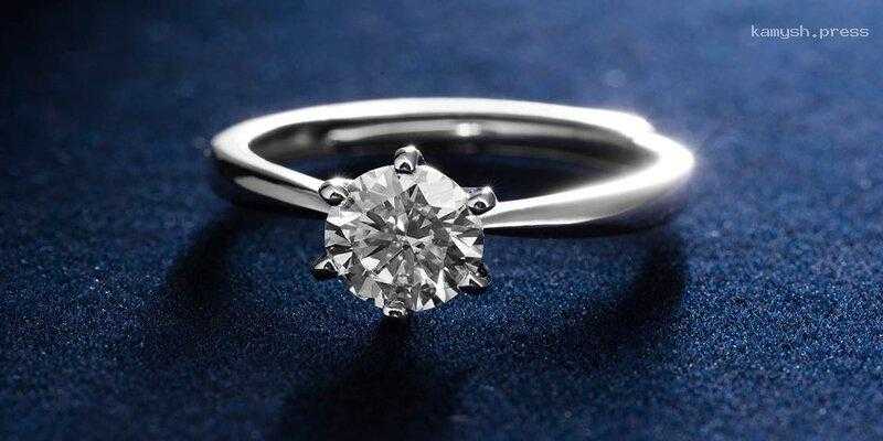 В Воронеже парень сбежал из ювелирного магазина с кольцом за 150 тысяч рублей, не заплатив за изделие