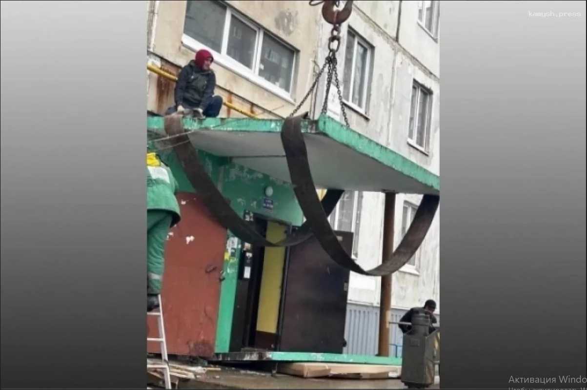 В Уфе на 50 тысяч оштрафовали замдиректора УК за обрушение козырька подъезда