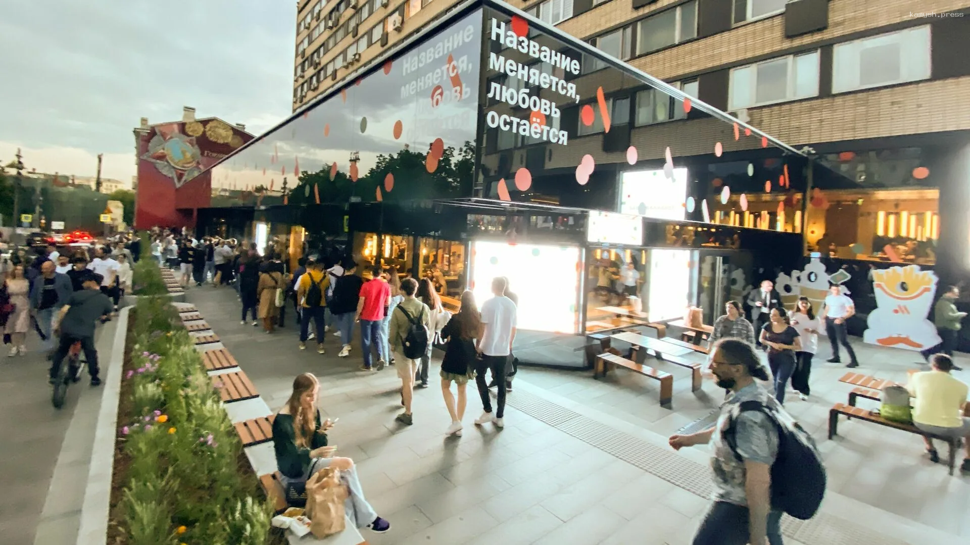 Сеть «Вкусно — и точка» назвали примером здорового питания