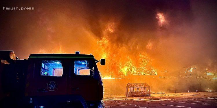 В ГСЧС показали кадры последствий массированного обстрела Херсона в ночь на 6 июня (ФОТО и ВИДЕО)