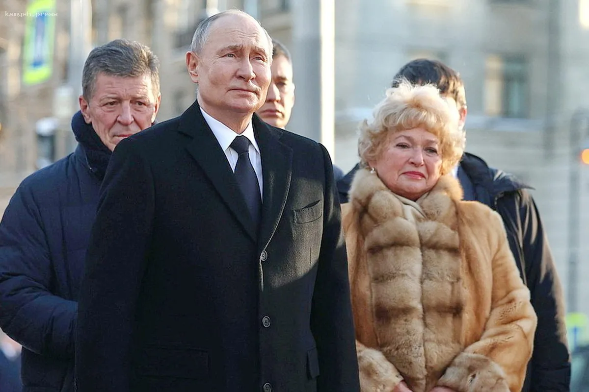 Владимир Путин посетил концерт в честь первого мэра Петербурга Анатолия Собчака