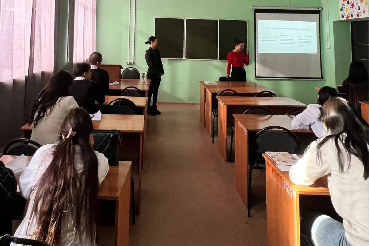 Сотрудники УФССП России по Туве встретились со студентами университета