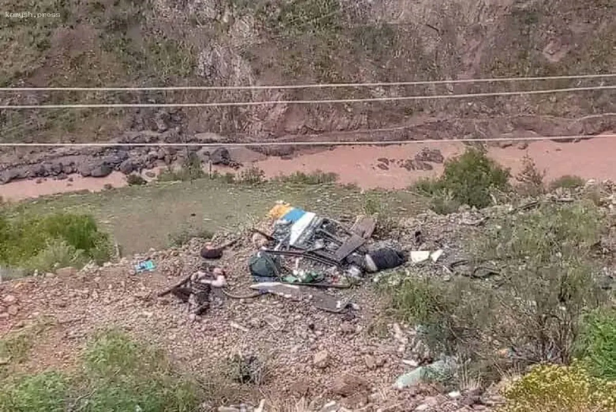 «Тела еще извлекают»: в Боливии автобус с пассажирами рухнул в пропасть с высоты 800 метров