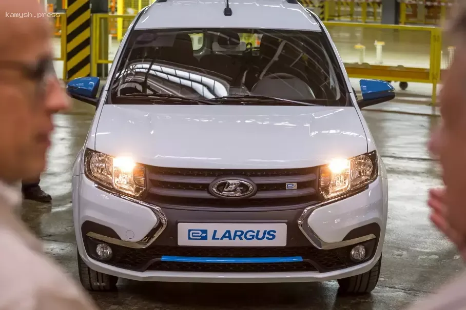 АвтоВАЗ объяснил причины нулевых продаж электромобиля Lada e-Largus в 2024 году