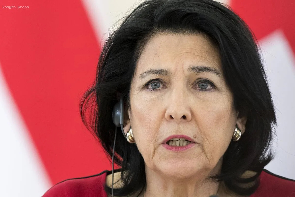 Яичный скандал в Тбилиси: экс-президента Грузии забросали после критики властей в Европе