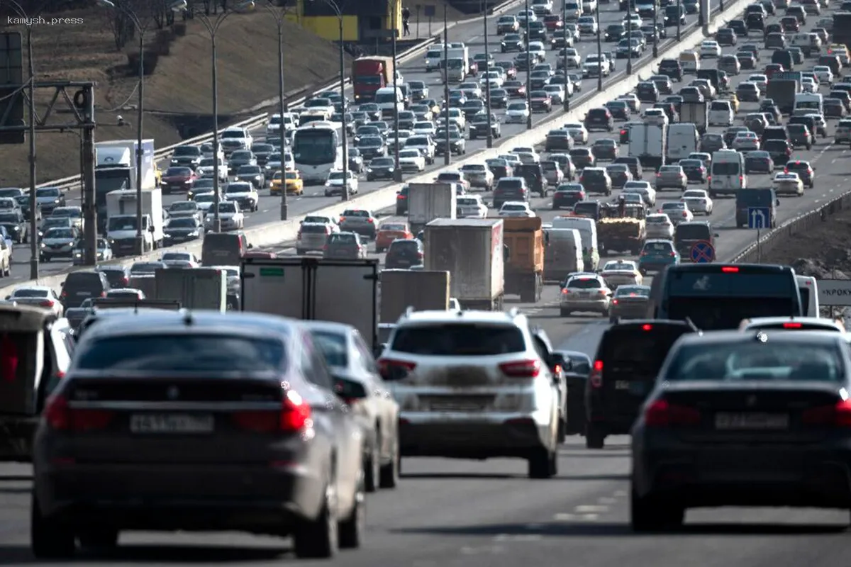 ДТП на Рязанском проспекте привело к пробке в 1,5 километра