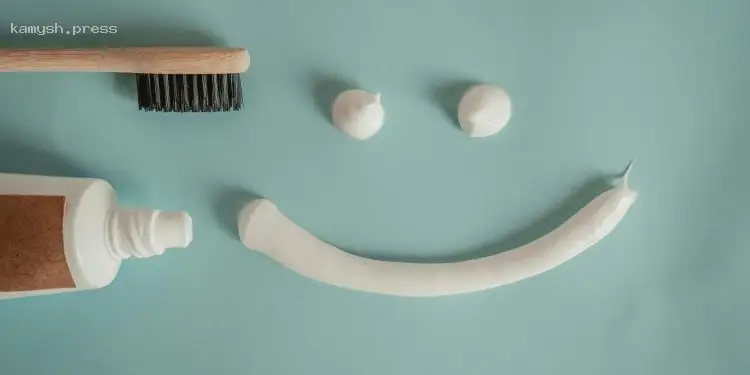 Зачем чистить язык: стоматолог объясняет важность этой процедуры для здоровья