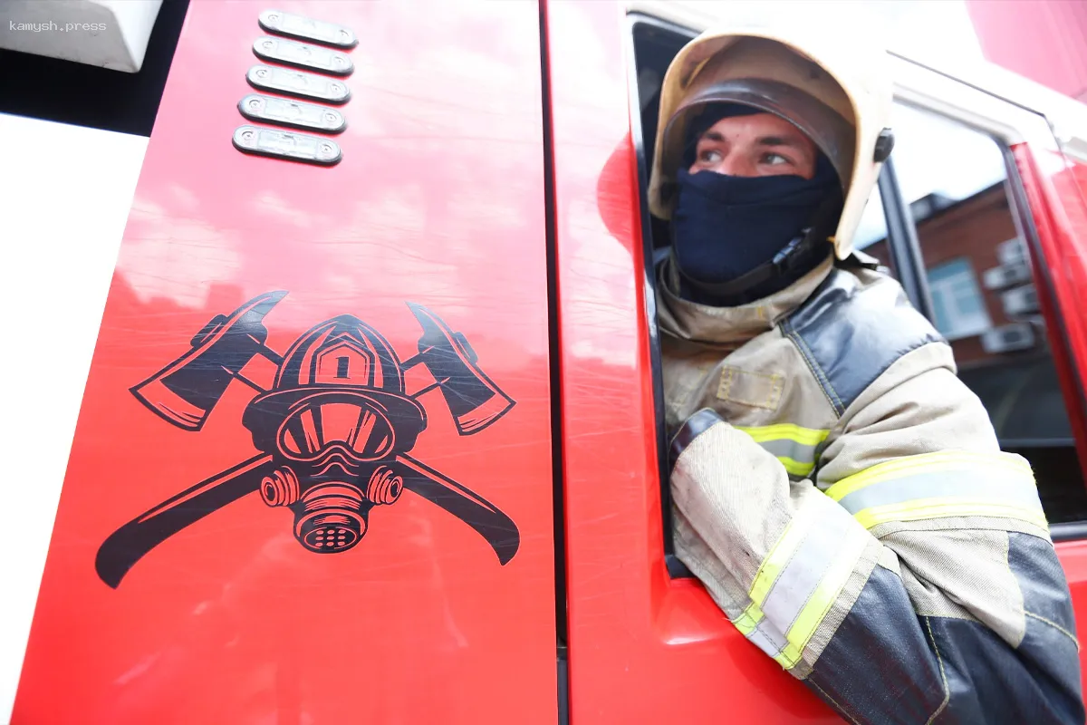 В Краснодарском крае увеличено количество пожарных для борьбы с огнем на нефтебазе