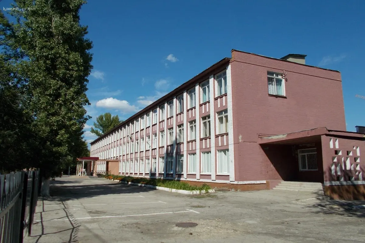 Бусаргин потребовал погасить задолженности по зарплатам учителей до вечера пятницы