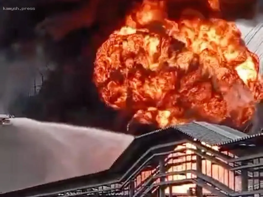 На Кубани при тушении пожара на нефтебазе пострадали два человека