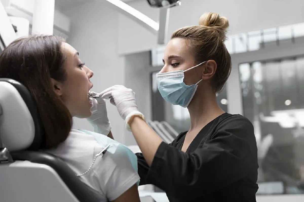 Стоматолог Виктория Квакина объяснила, что делать при появлении ран в полости рта