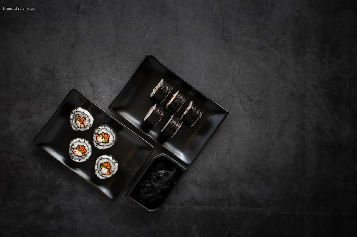 Исследования выявили опасности использования черного пластика для хранения продуктов