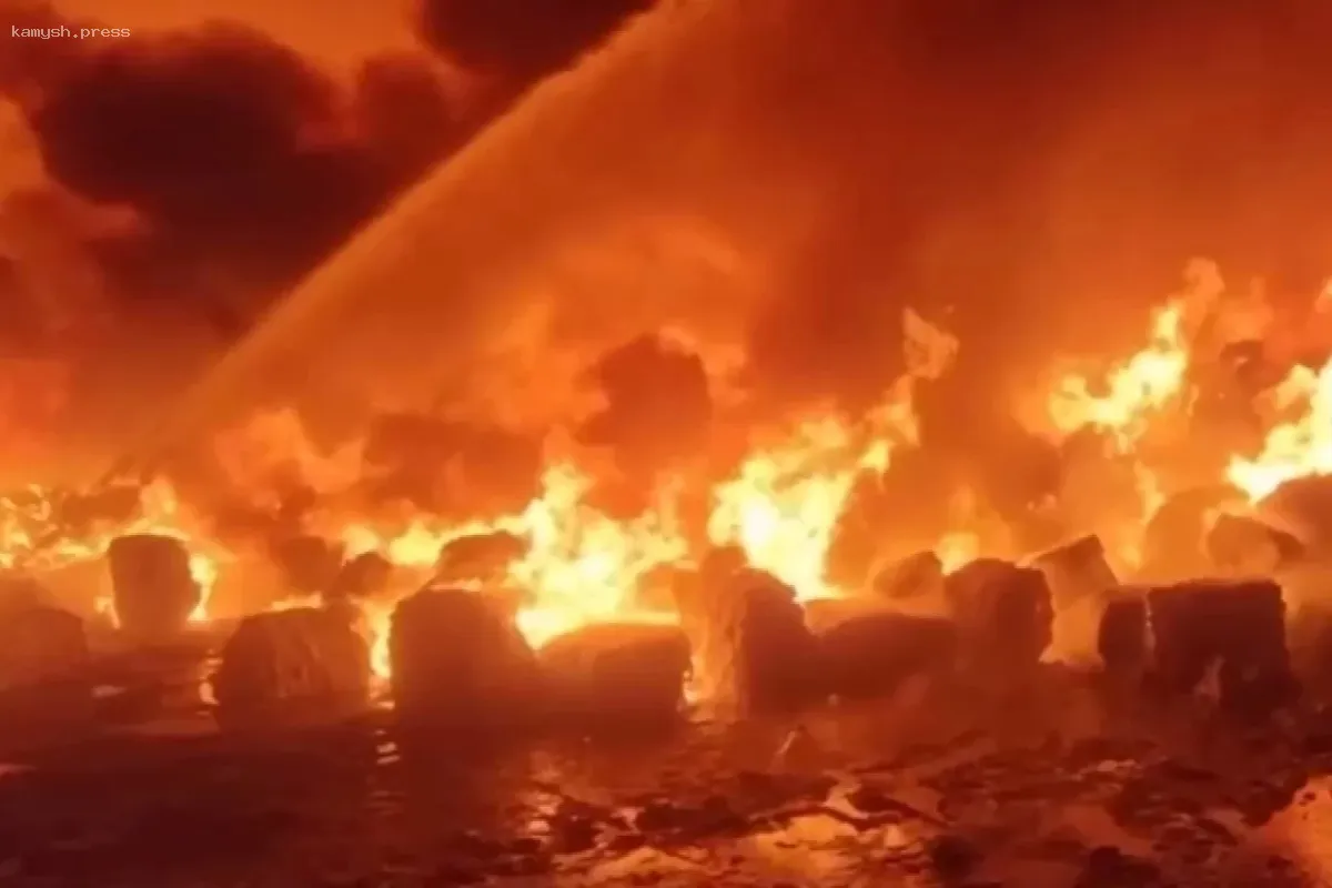 В Калужской области почти удалось полностью ликвидировать масштабный пожар на складе
