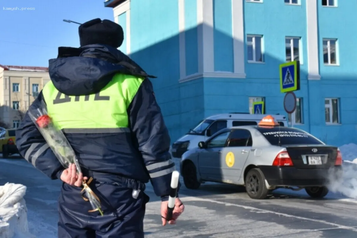 Госавтоинспекция Анадыря необычно поздравила женщин-водителей с 8 марта