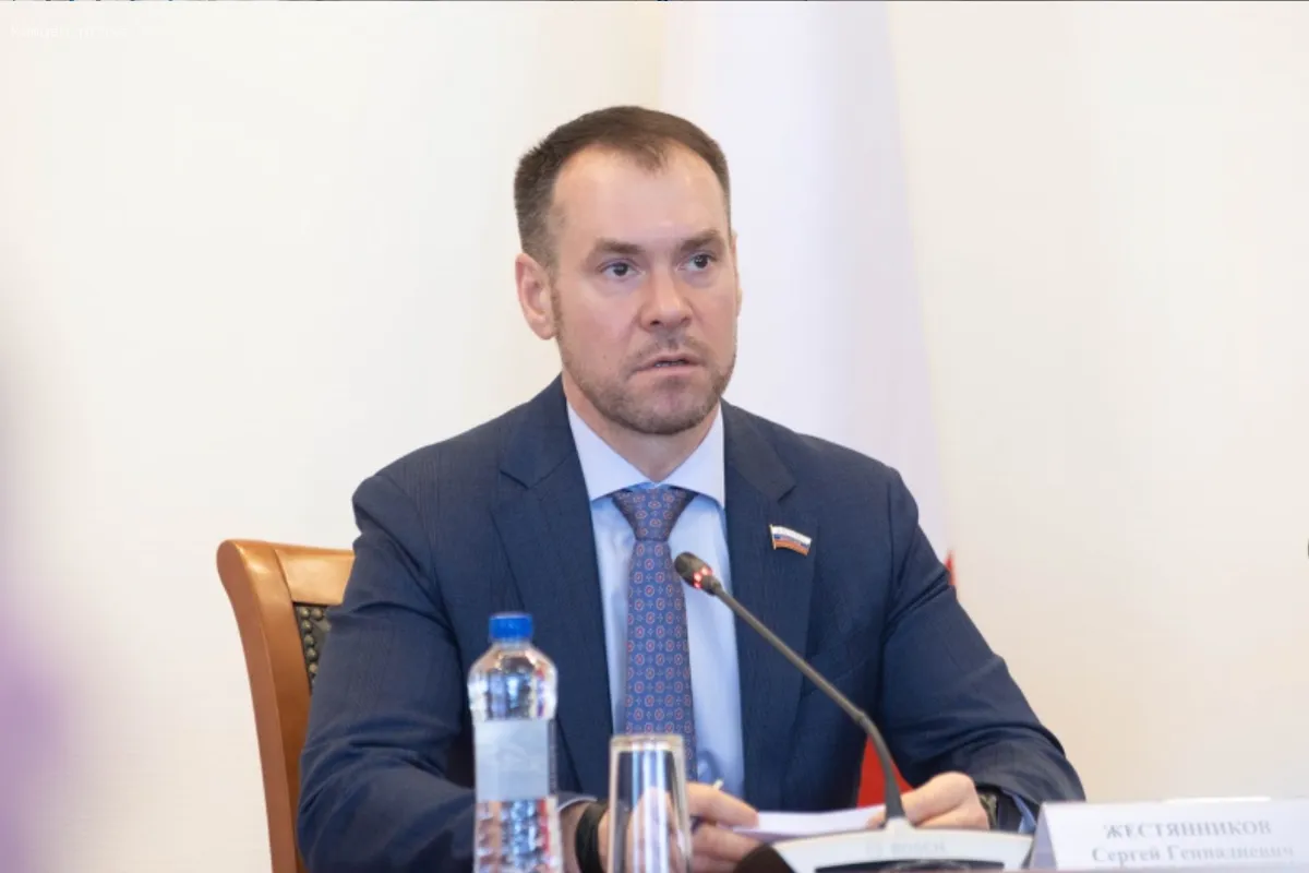 Председатель Заксобрания Вологодской области Сергей Жестянников представил отчет: Наша основная задача — служение людям