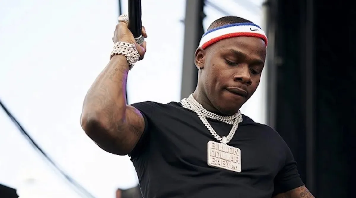 Родители 13-летнего подростка покинули Москву после инцидента на концерте DaBaby