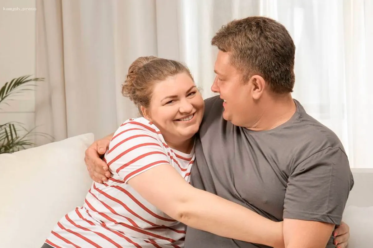Специалисты рассказали, почему пары чаще набирают вес