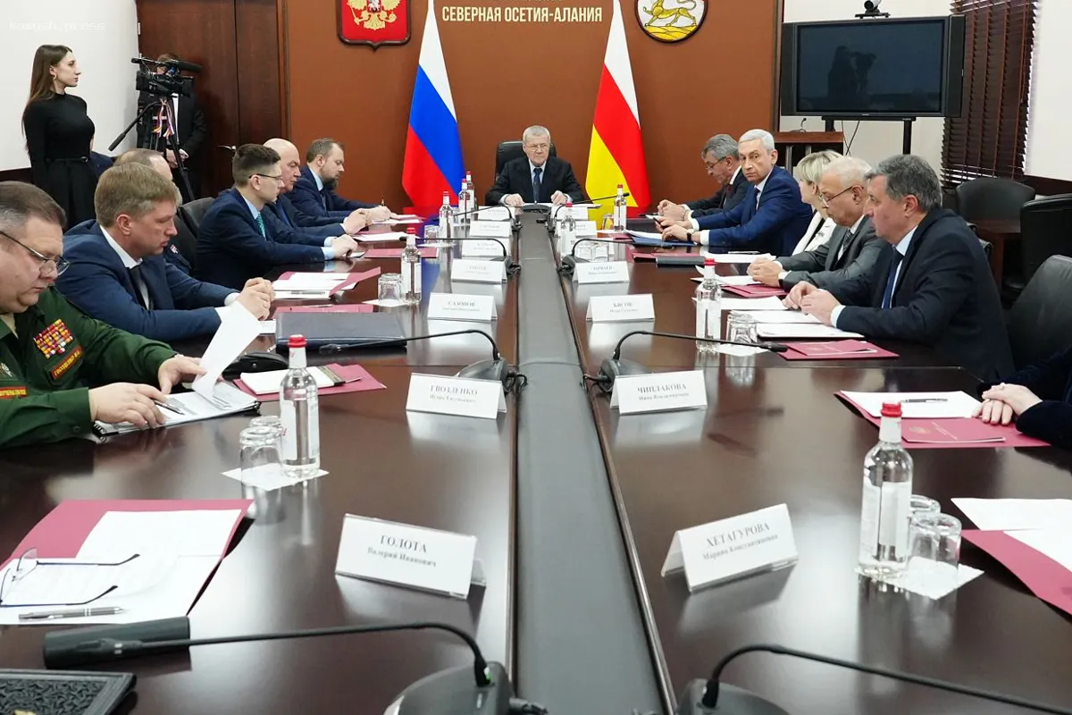 Глава РСО — Алания Сергей Меняйло провел встречу с полномочным представителем президента в СКФО Юрием Чайкой для обсуждения помощи военнослужащим