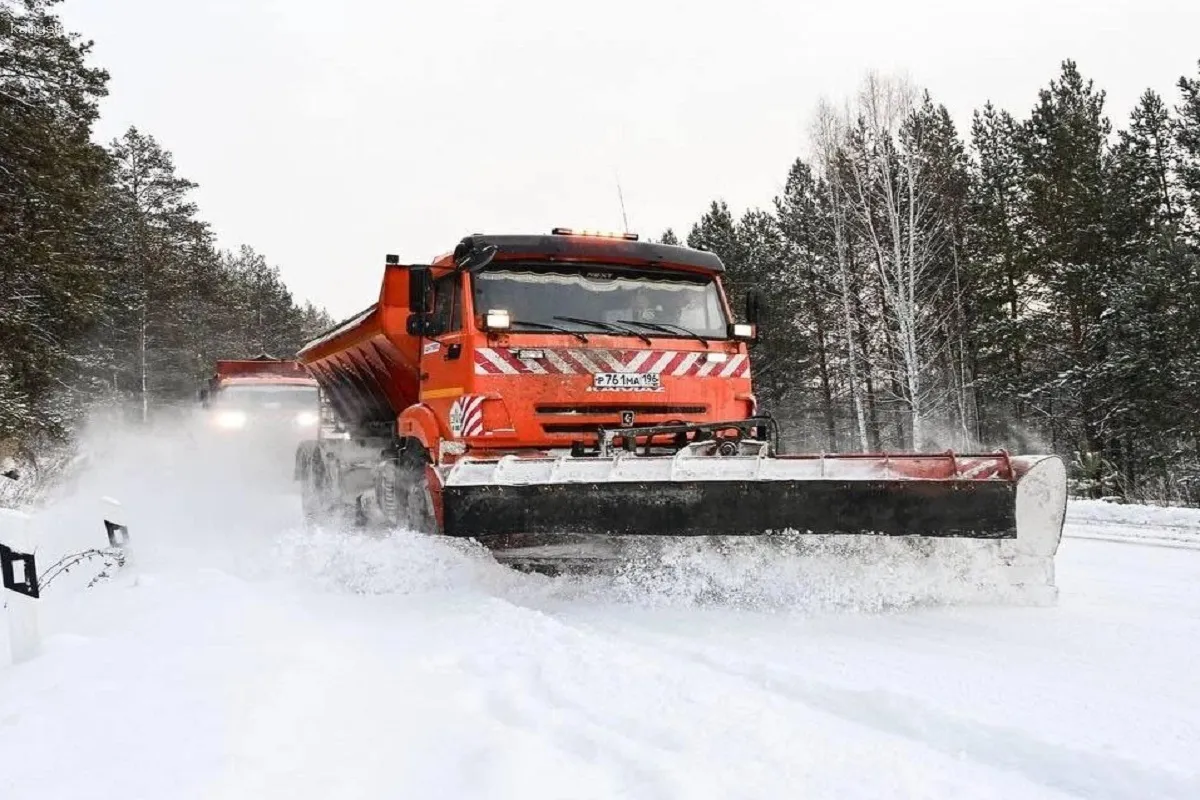Весна задерживается: В Свердловской области продолжается борьба с последствиями снегопада