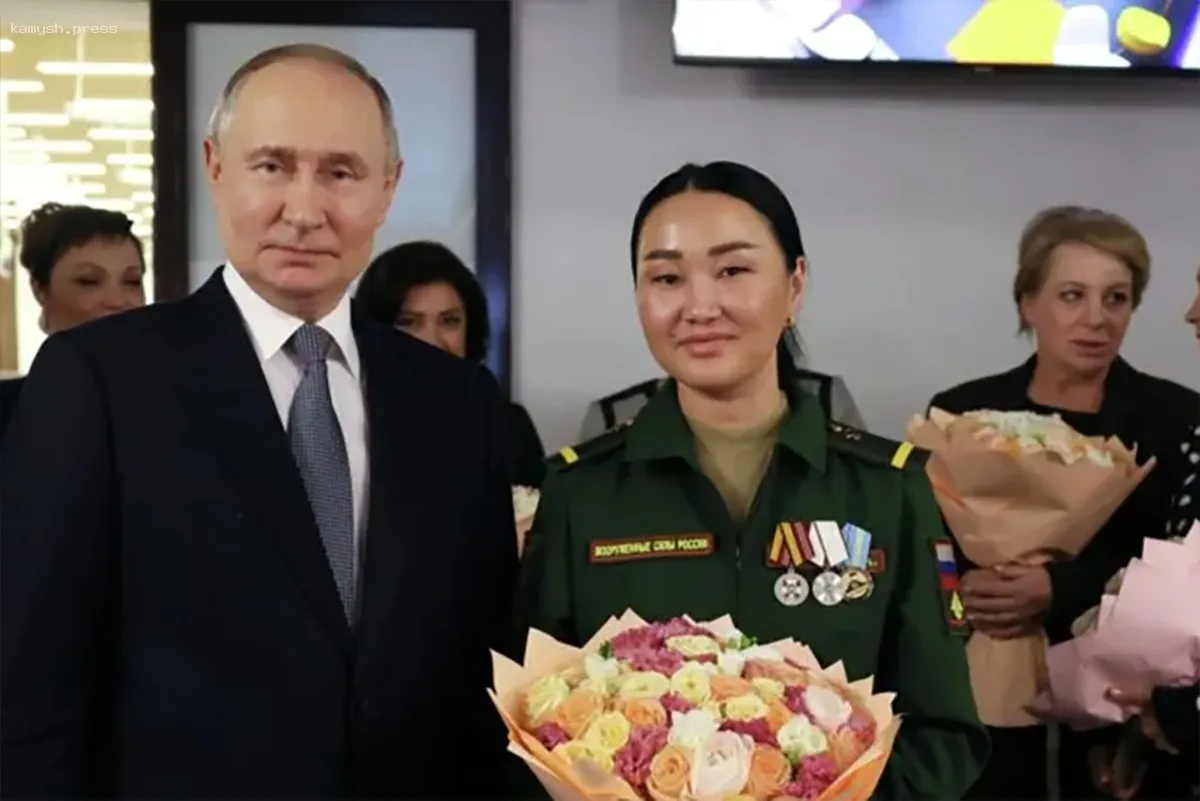 Сына медика, эвакуировавшей мужа с поля боя, примут в кадетское училище в Туве