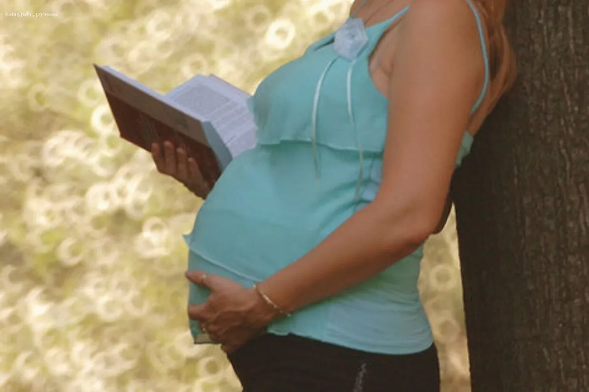 В Курской области студенткам, ожидающим ребенка, начнут выплачивать по 100 тысяч рублей