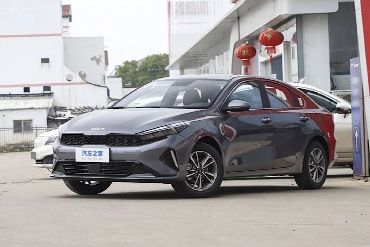 В России начались продажи Kia K3: стоит ли платить больше?