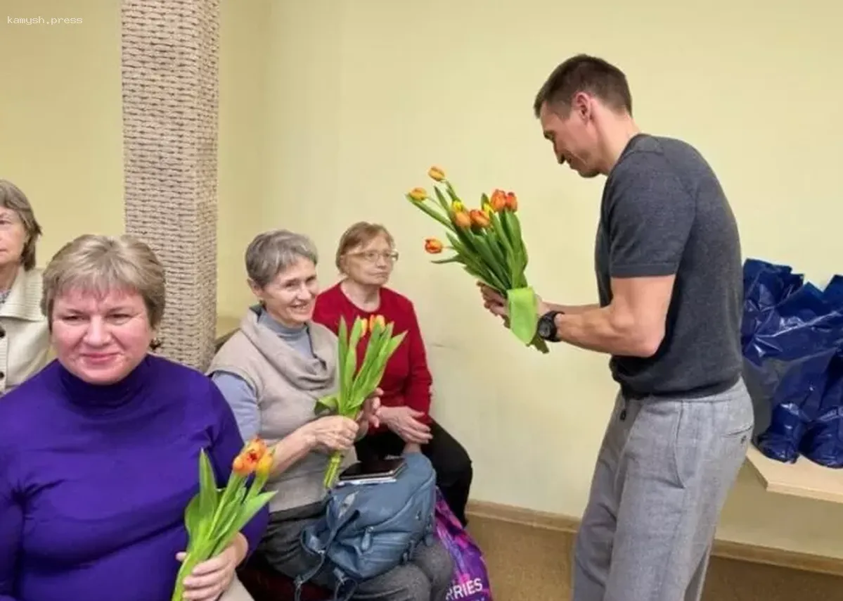 К Международному женскому дню депутаты Пушкина встретились с участницами программы «Активное долголетие»