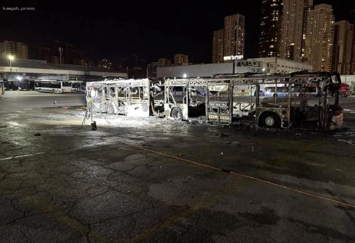 Израильские власти приостановили работу общественного транспорта после тройных взрывов в автобусах