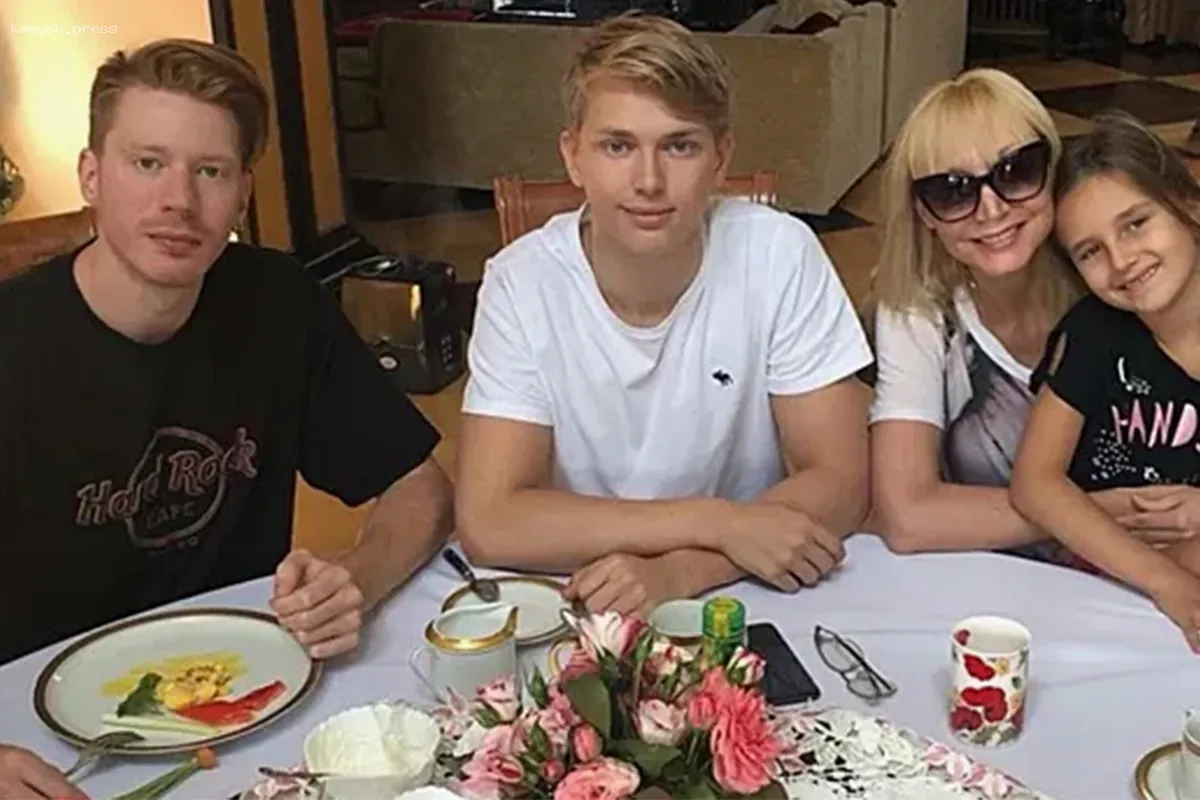 Семейные волнения в клане Пугачевой: внук Дени не желает переезжать в США и отказывается от общения с братом