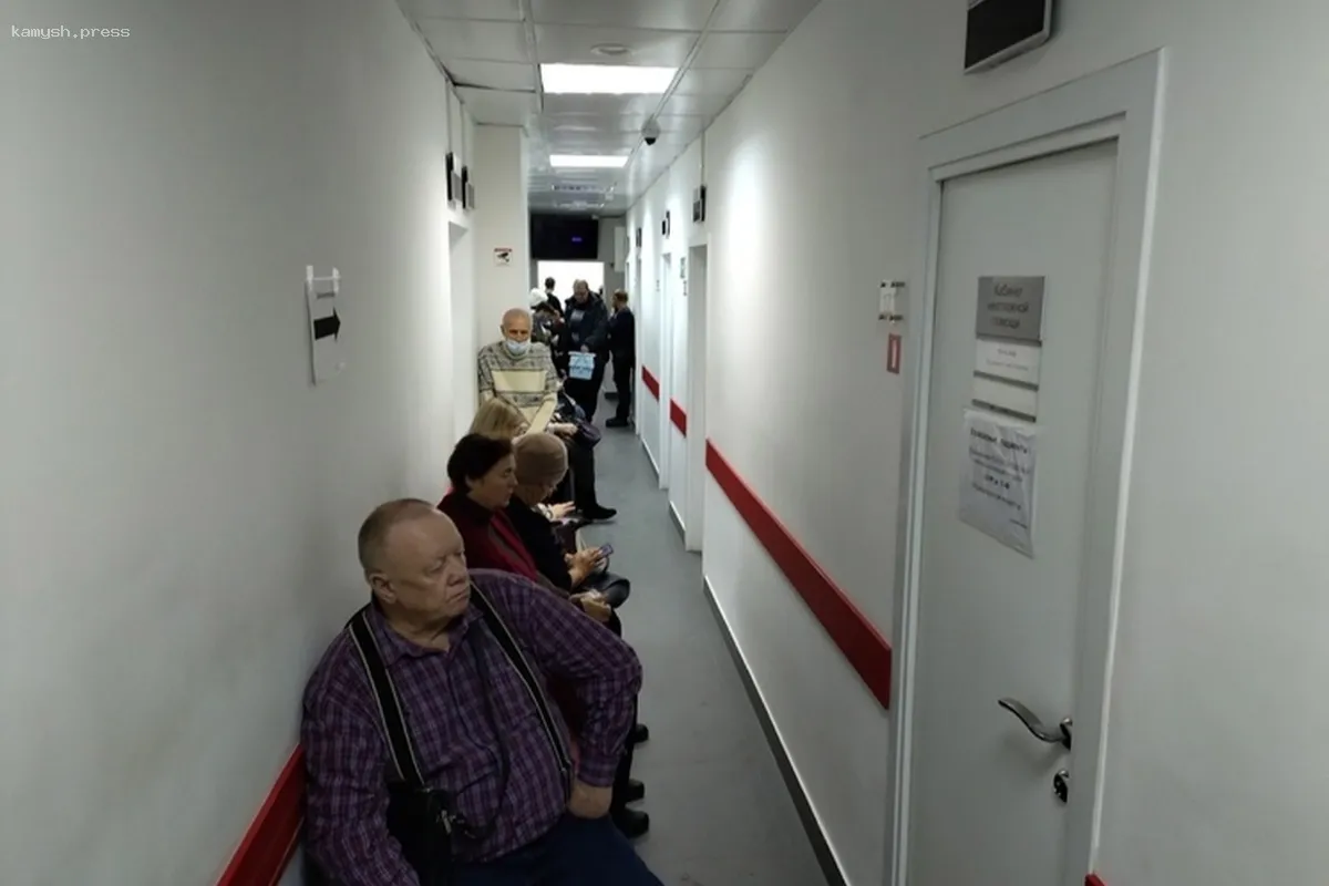 Минздрав Новосибирской области рассказал о причинах длинных очередей в поликлиниках