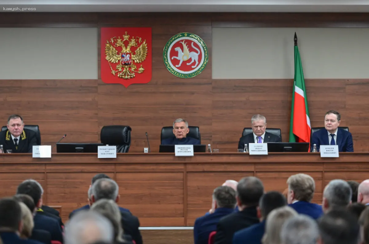 Минниханов высказал тревогу по поводу роста нарушений миграционного законодательства