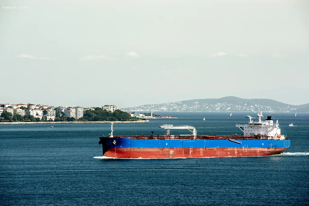Контейнеровоз столкнулся с танкером в Мраморном море