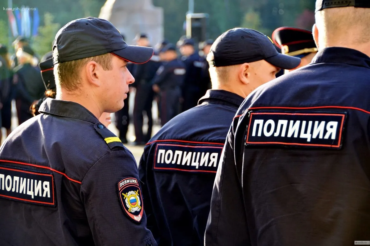 На автобусной остановке в Псковской области нашли сумку с новорожденным