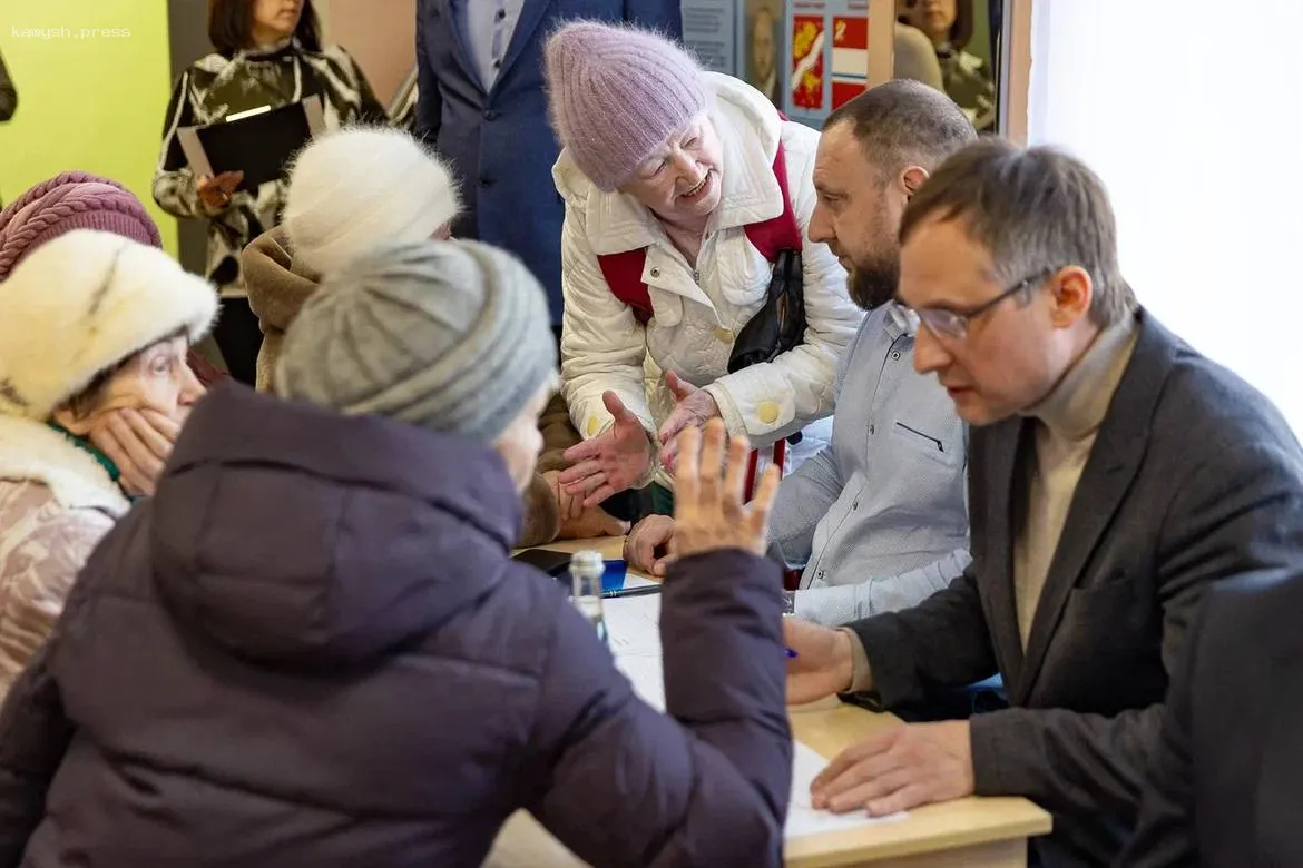 Мэр Орехово-Зуевского округа Руслан Заголовацкий встретился с жителями Ильинского Погоста для обсуждения сохранения культурного наследия Гуслицкого края