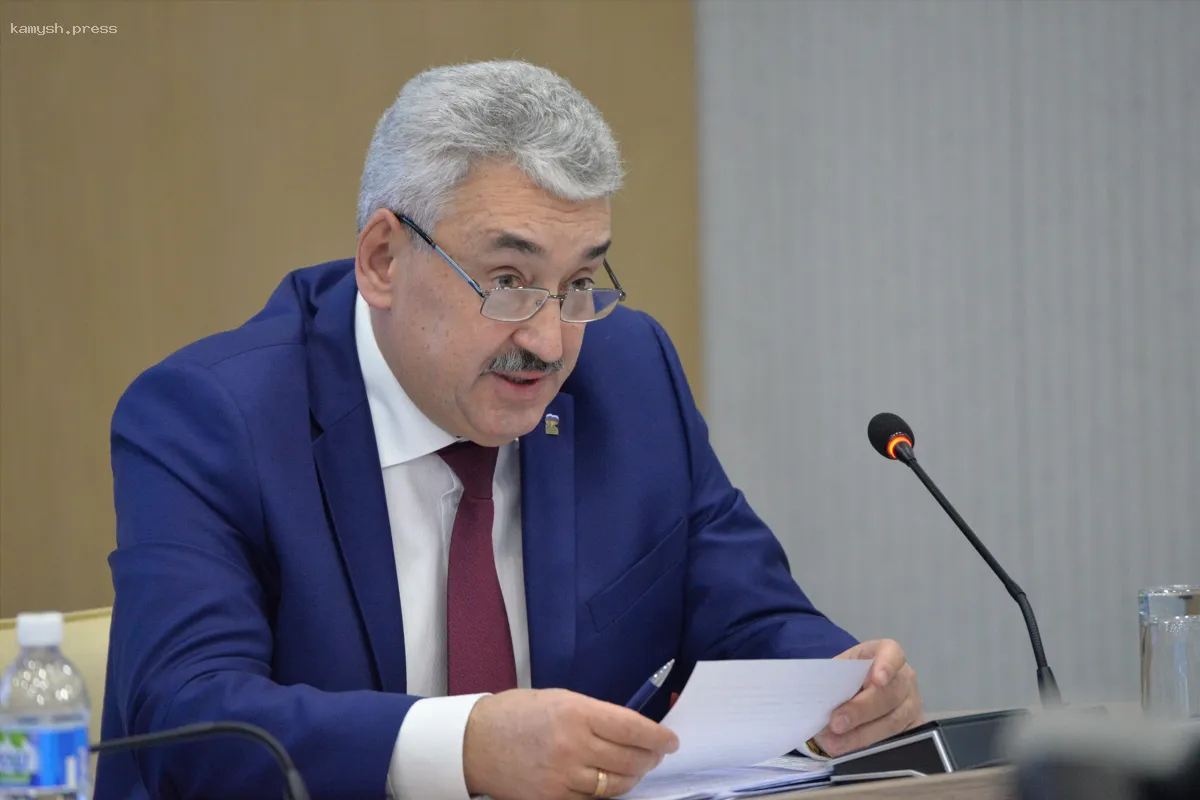 Председатель Госсовета Чувашии Леонид Черкесов одобрил закон о запрете дистанционного обучения для медиков и фармацевтов