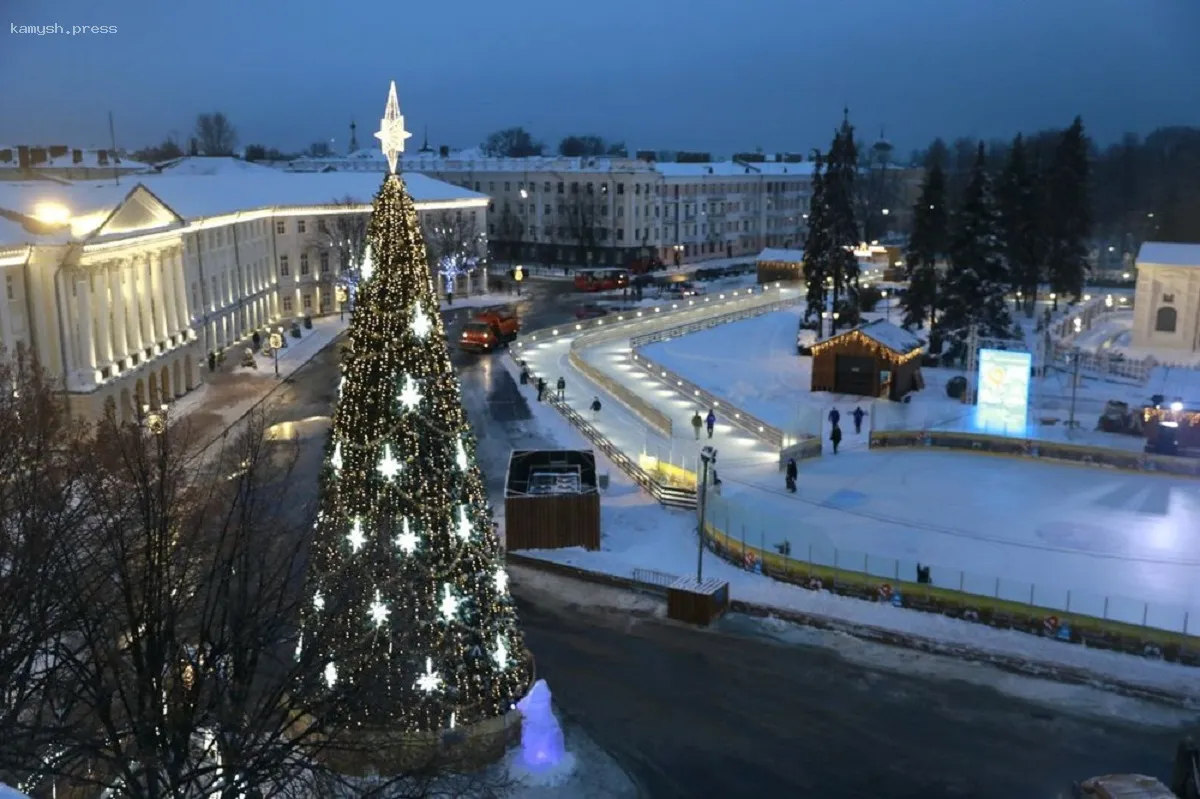 В Ярославле начался демонтаж катка на Советской площади