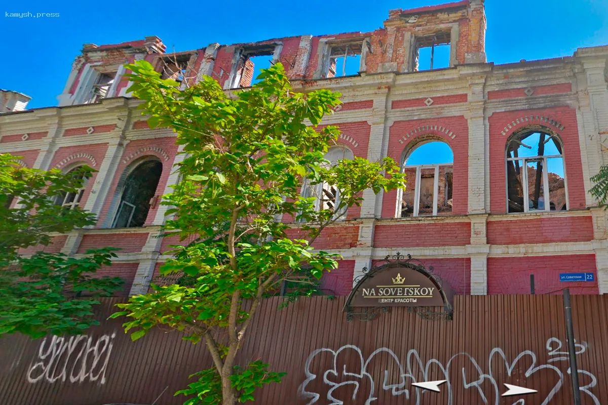 Суд в Астрахани постановил восстановить здание на Советской после пожара