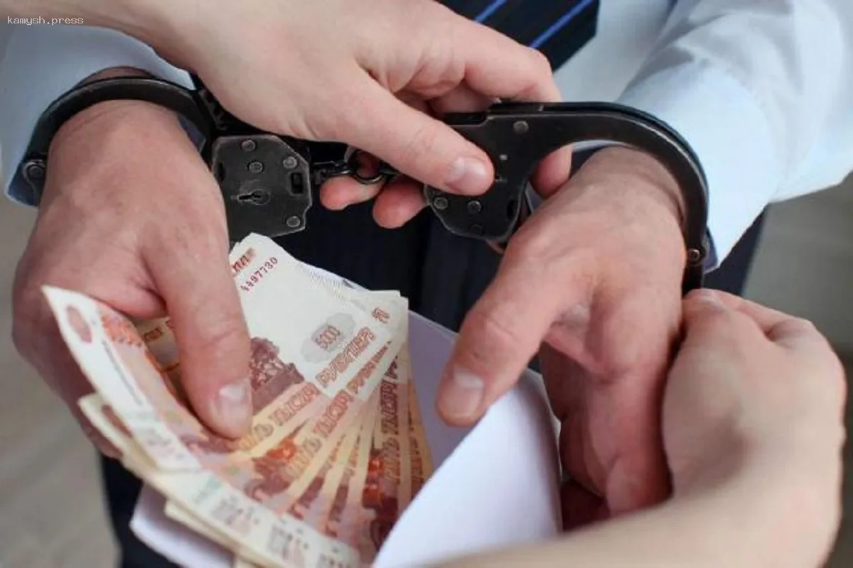 В Свердловской области возбуждено дело против мигрантов за попытку подкупа полицейского