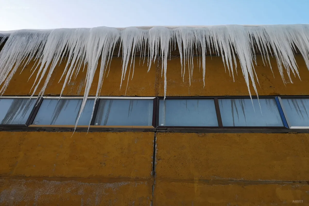 Спасатели Новосибирска осуществляют контроль снеговой нагрузки на крышах с помощью дронов