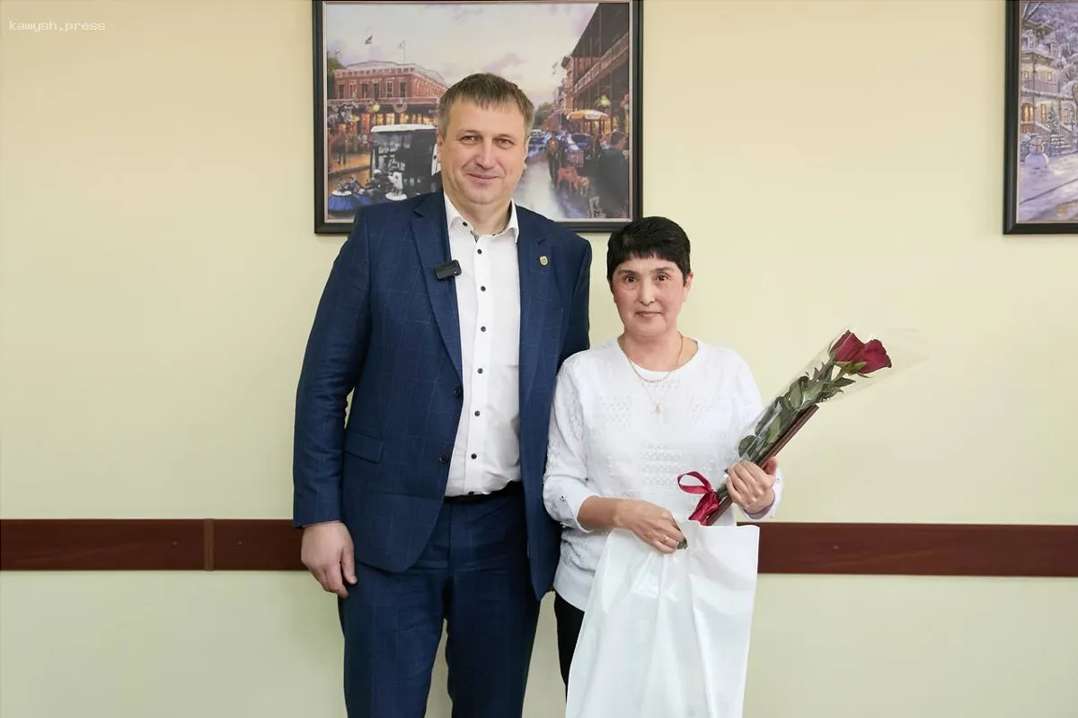 Мэр Самары Иван Носков поздравил женщин МП «Благоустройство» и обсудил подготовку к весенней уборке