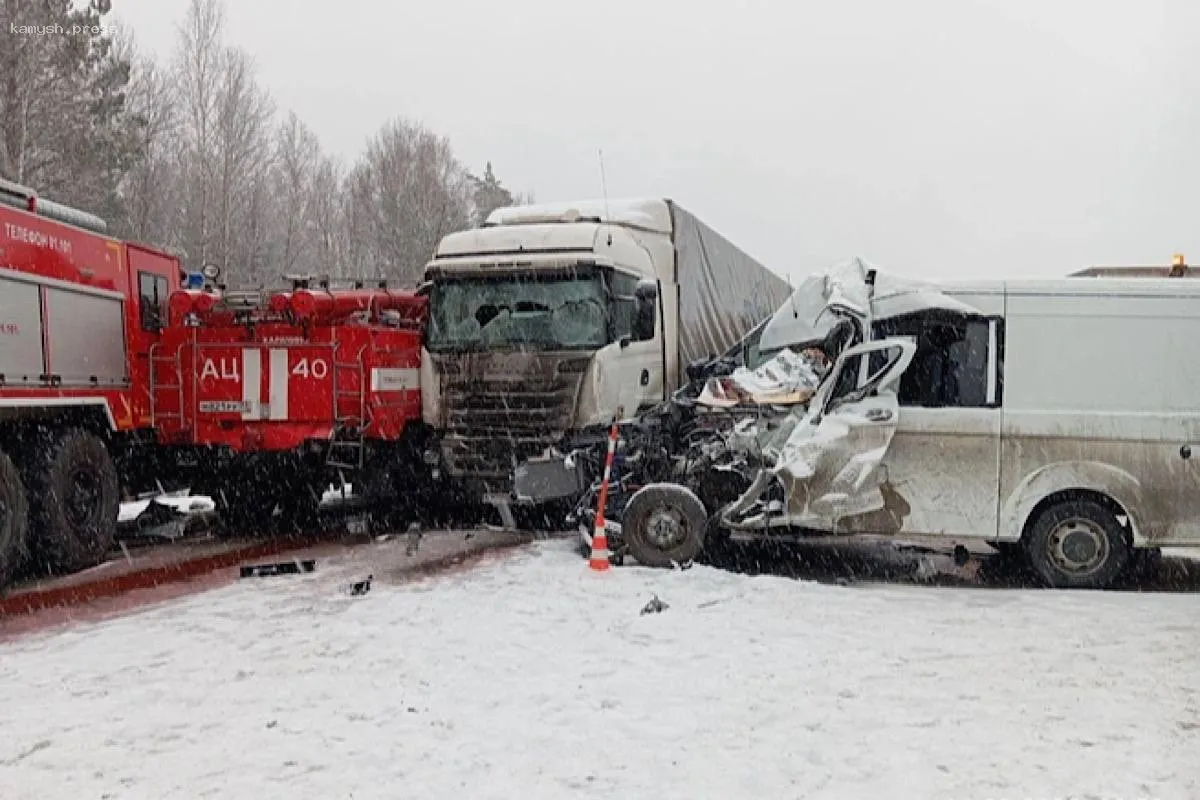 Авария на трассе Тюмень - Ханты-Мансийск: один человек погиб, трое пострадали