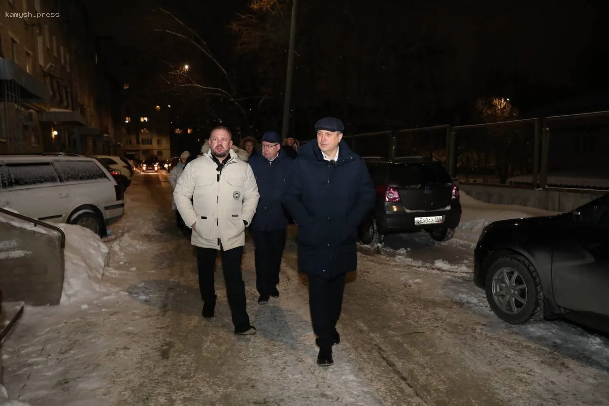 Иван Носков и другие официальные лица оценили уборку снега и льда в дворах Самары