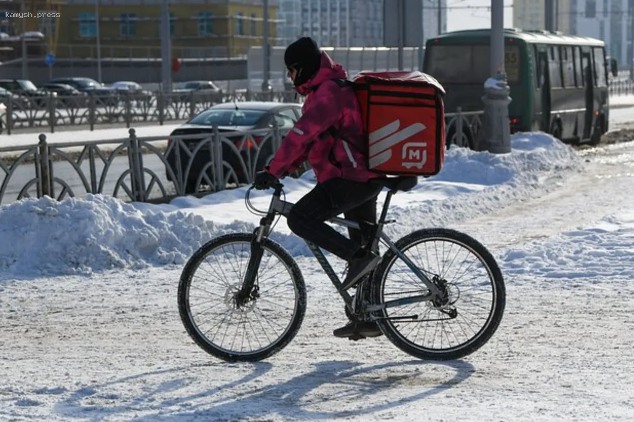 В Москве курьеры получают на 19% больше, чем специалисты с высшим образованием