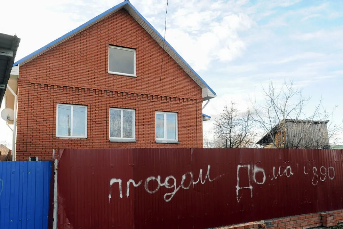 После беспорядков в Коркино представители цыганской общины начали массовую продажу особняков стоимостью до 16 миллионов рублей