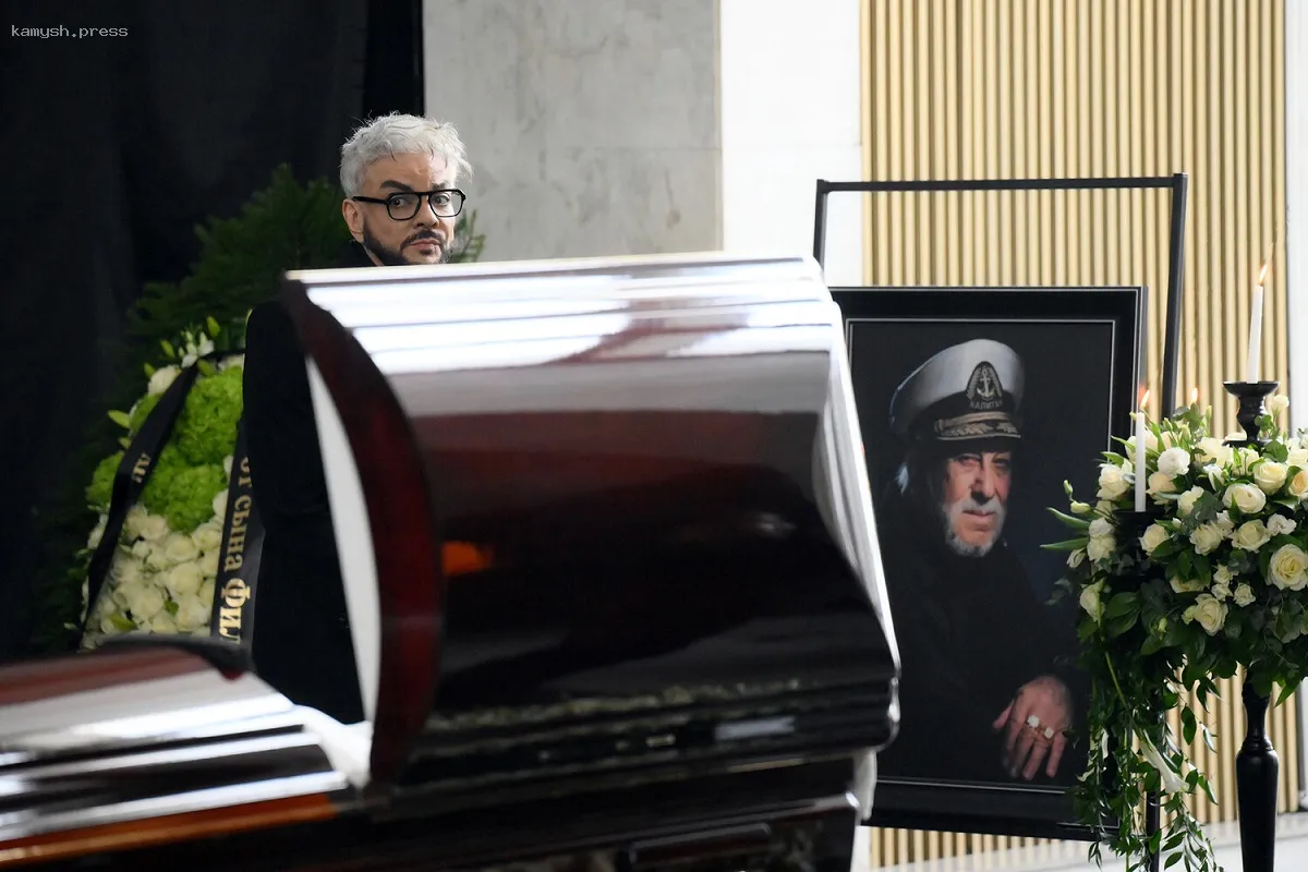 «Это очевидно»: Бывшая помощница Киркорова раскрыла его истинные чувства после утраты отца