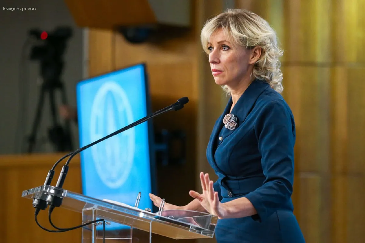 Захарова охарактеризовала обращение Макрона к народу как весеннее