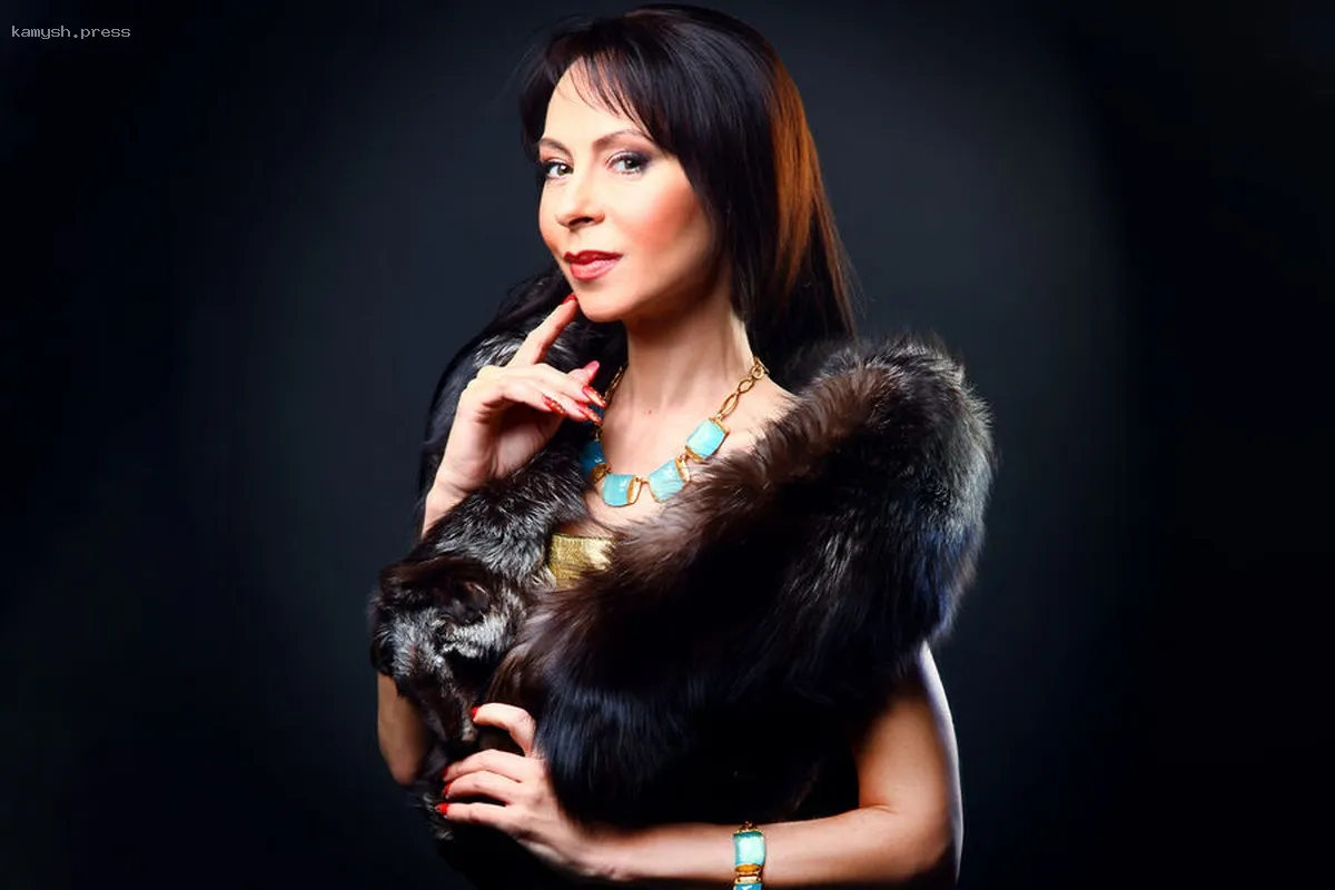 «Откуда появилась информация?»: директор Хлебниковой опроверг слухи о ее недуге