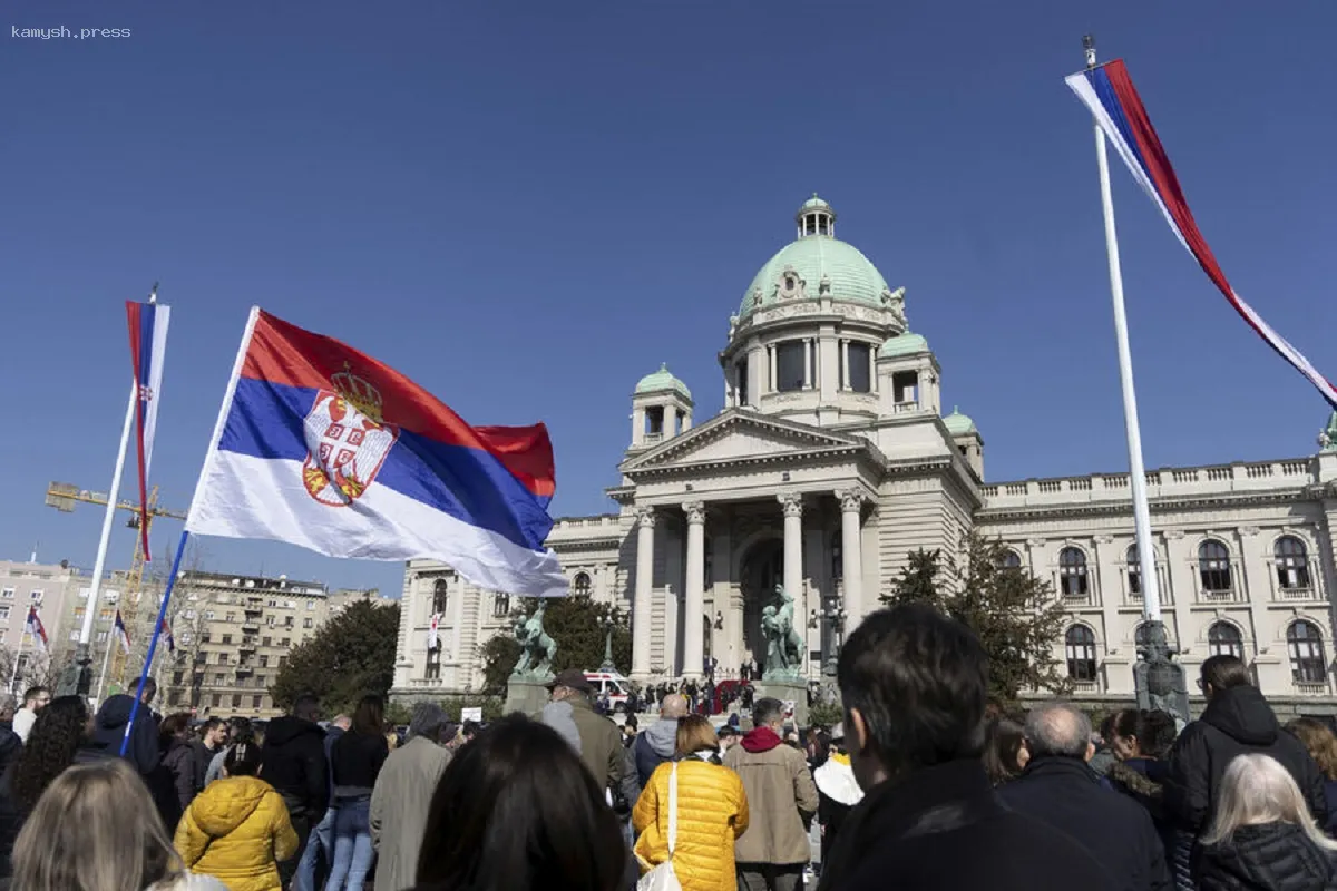 Тысячи людей собрались в центре Белграда на митинг единомышленников