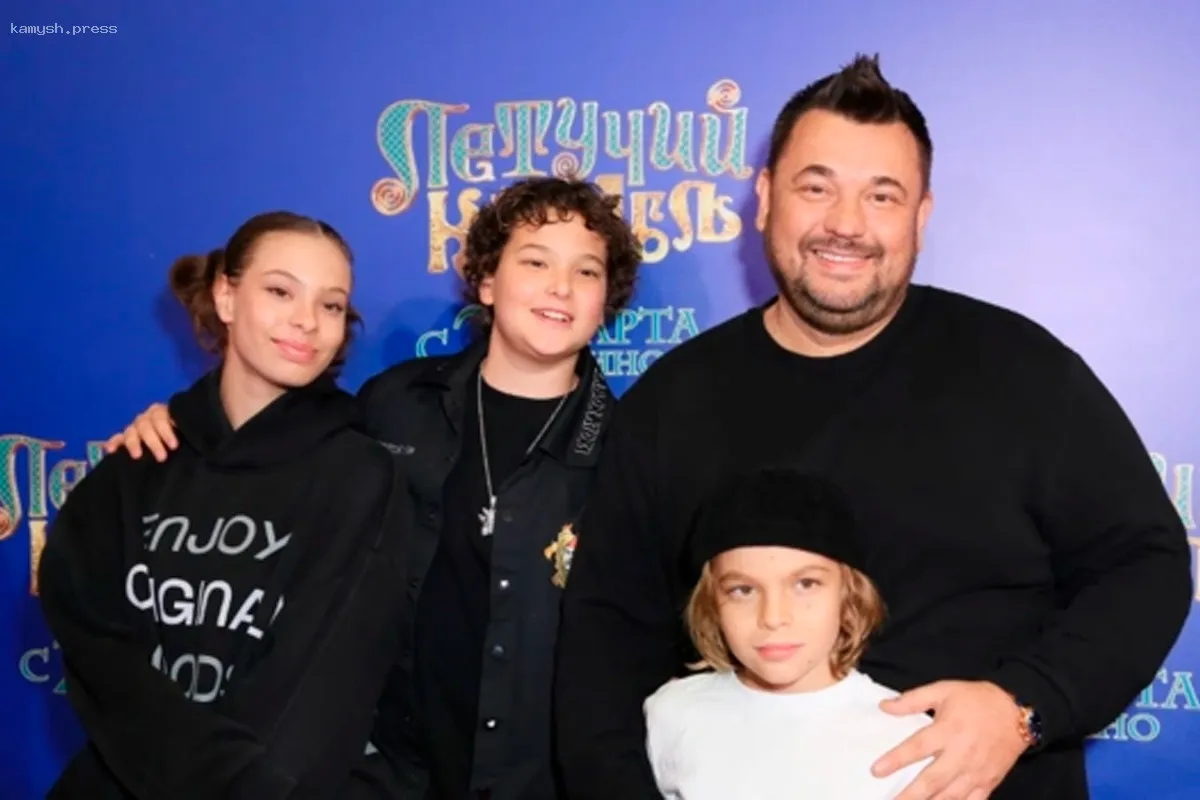 Солист группы «Руки Вверх!» удивлён доходами своей дочери