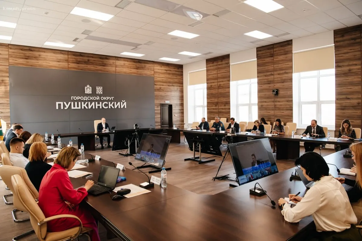 Максим Красноцветов провел регулярное совещание в администрации Пушкинского округа